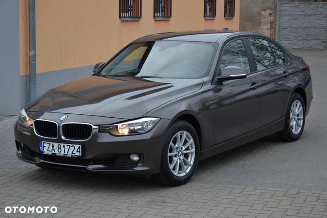 BMW Seria 3 320i - 10