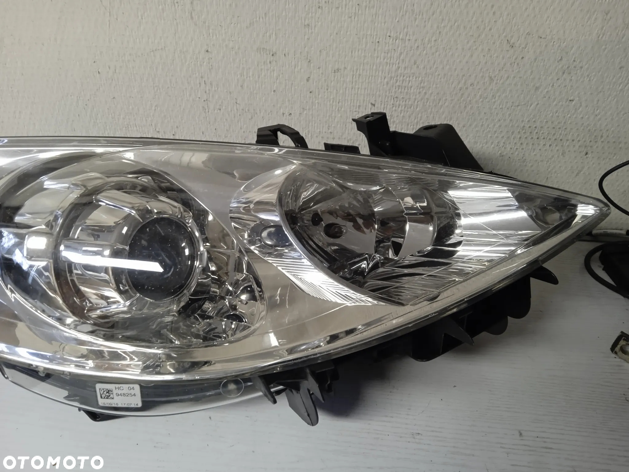 REFLEKTOR PRAWY PEUGEOT 307 LIFT 9681832280-00 - 2