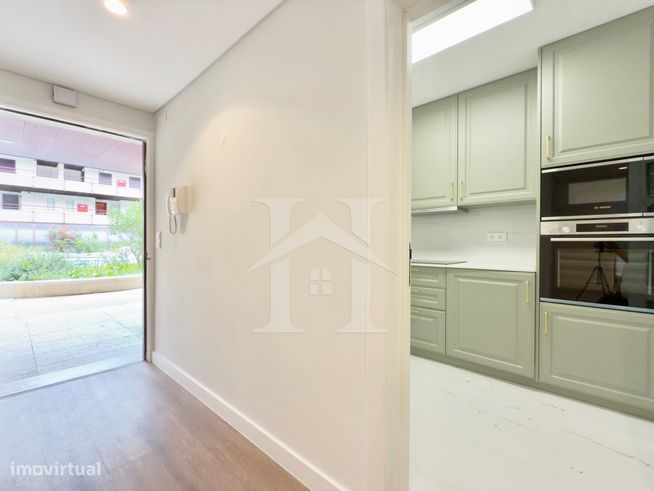 Apartamento T1 no condomínio Estoril Garden com garagem e arrecadação-12