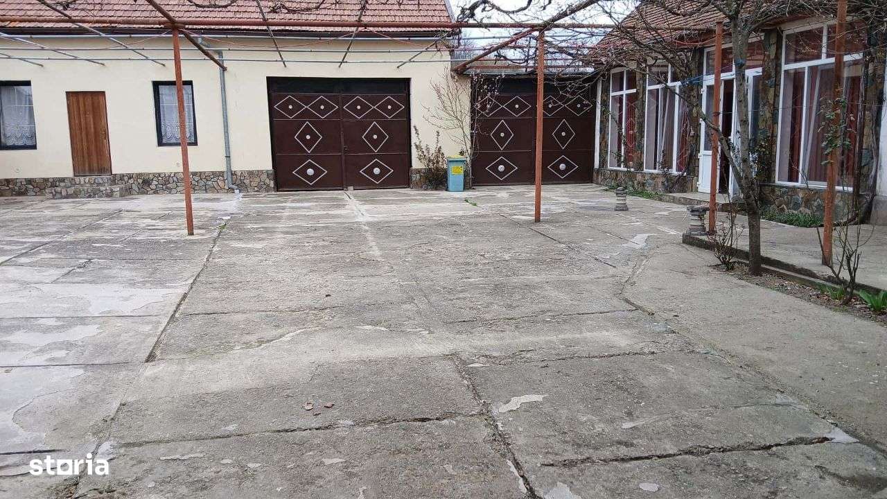 Comision 0 - Casa cu 2 corpuri in Paltinis - Imagine principală: 4/17