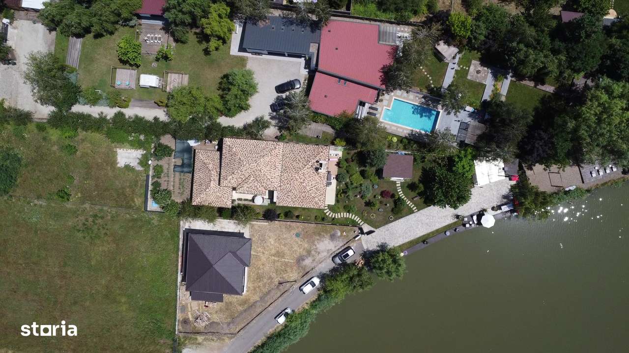 Imobil de lux pe malul lacului cu ponton, complet mobilat si utilat-3