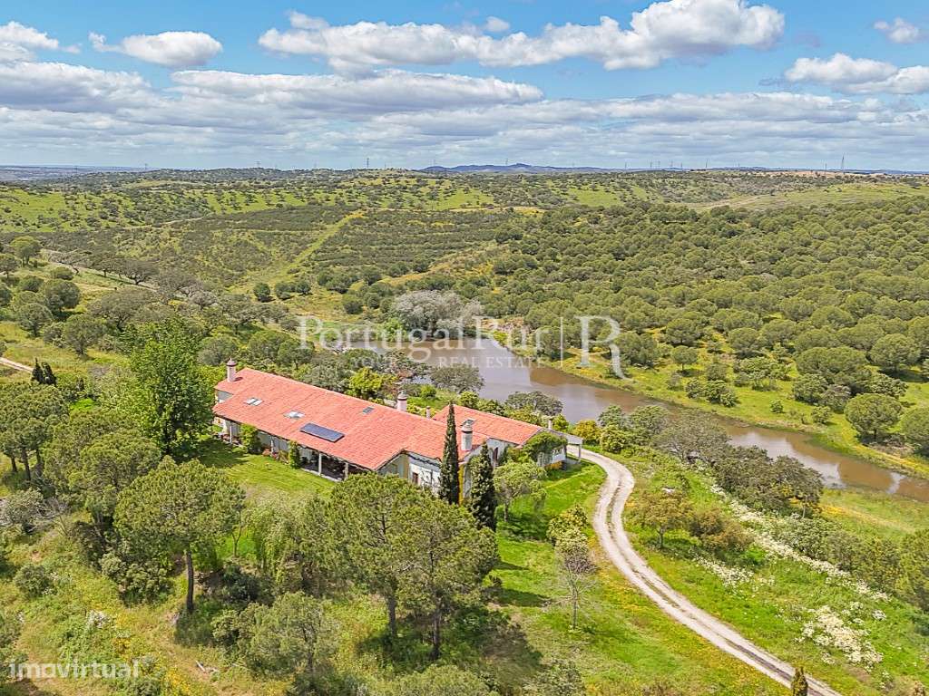Herdade com 90 hectares e várias construções em Moura, Beja - Grande imagem: 2/51