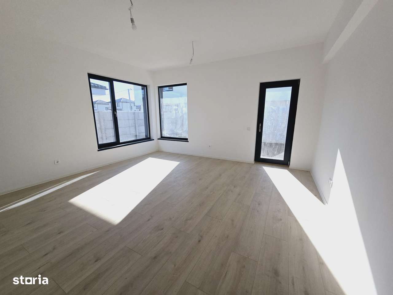 Casa parter - 3 camere -2 bai-pod - str oituz - incalzire pardoseala - Imagine principală: 3/7