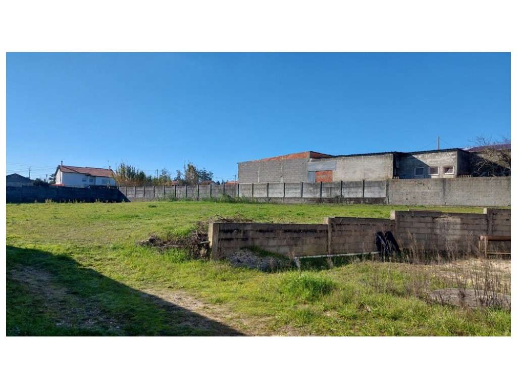 Moradia T3+3 individual no Lameiro - Carvide-39