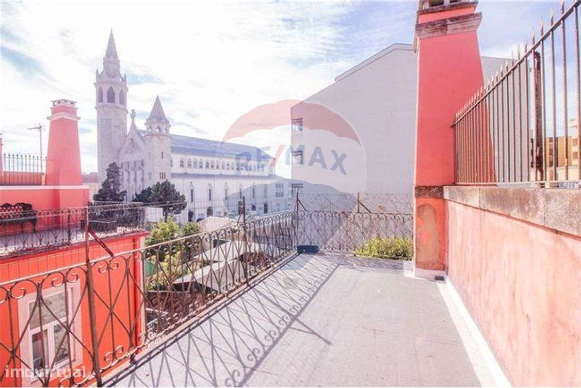 Moradia T7 para venda - Grande imagem: 2/4