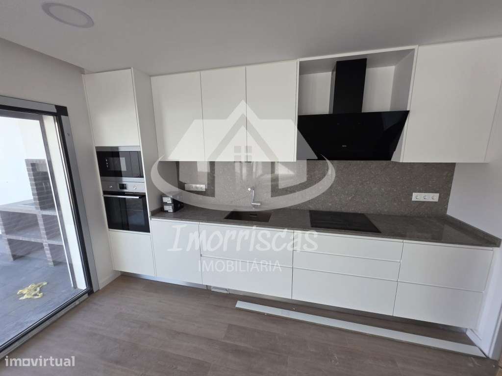 Moradia T3+1 na Portela de Azóia, em Santa Iria de Azóia-8