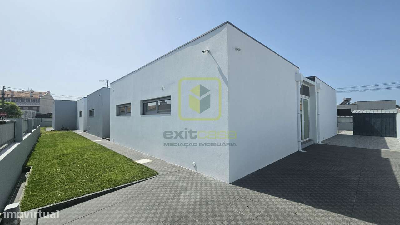 Moradia de Luxo a 5 Minutos da Praia da Barra-37