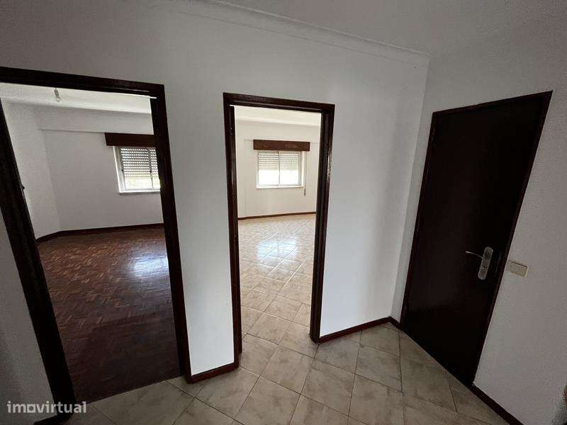 IMÓVEL ARRENDADO ATÉ JUNHO 2026  Apartamento T2 - Grande imagem: 5/16