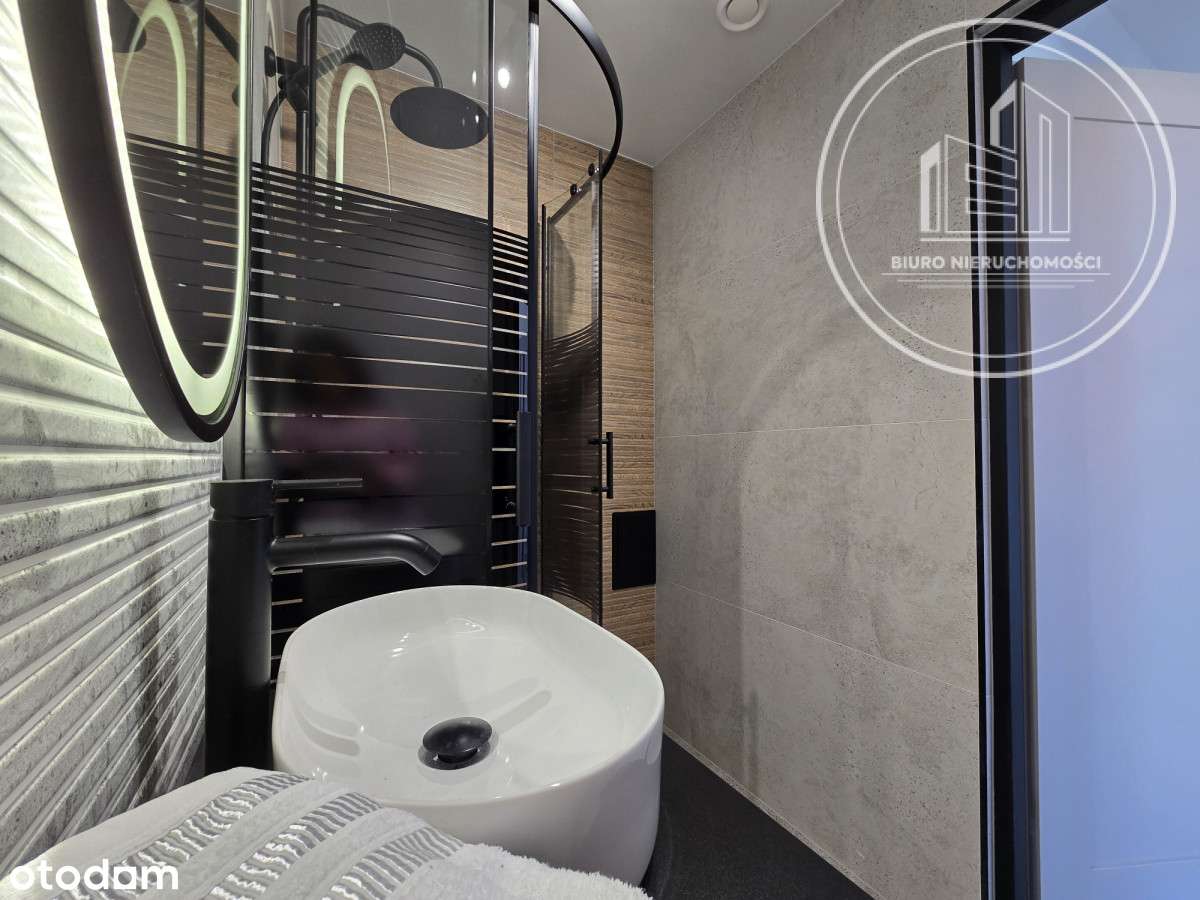 Mieszkanie trzy pokojowe w centrum miasta-8