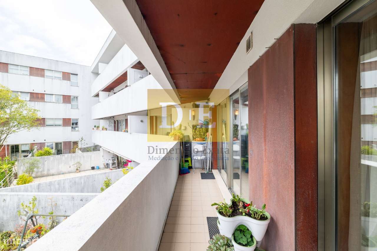 Apartamento T3 em Zona Nobre de Requesende em Ramalde-24