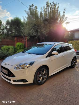 Ford Focus ST - 11