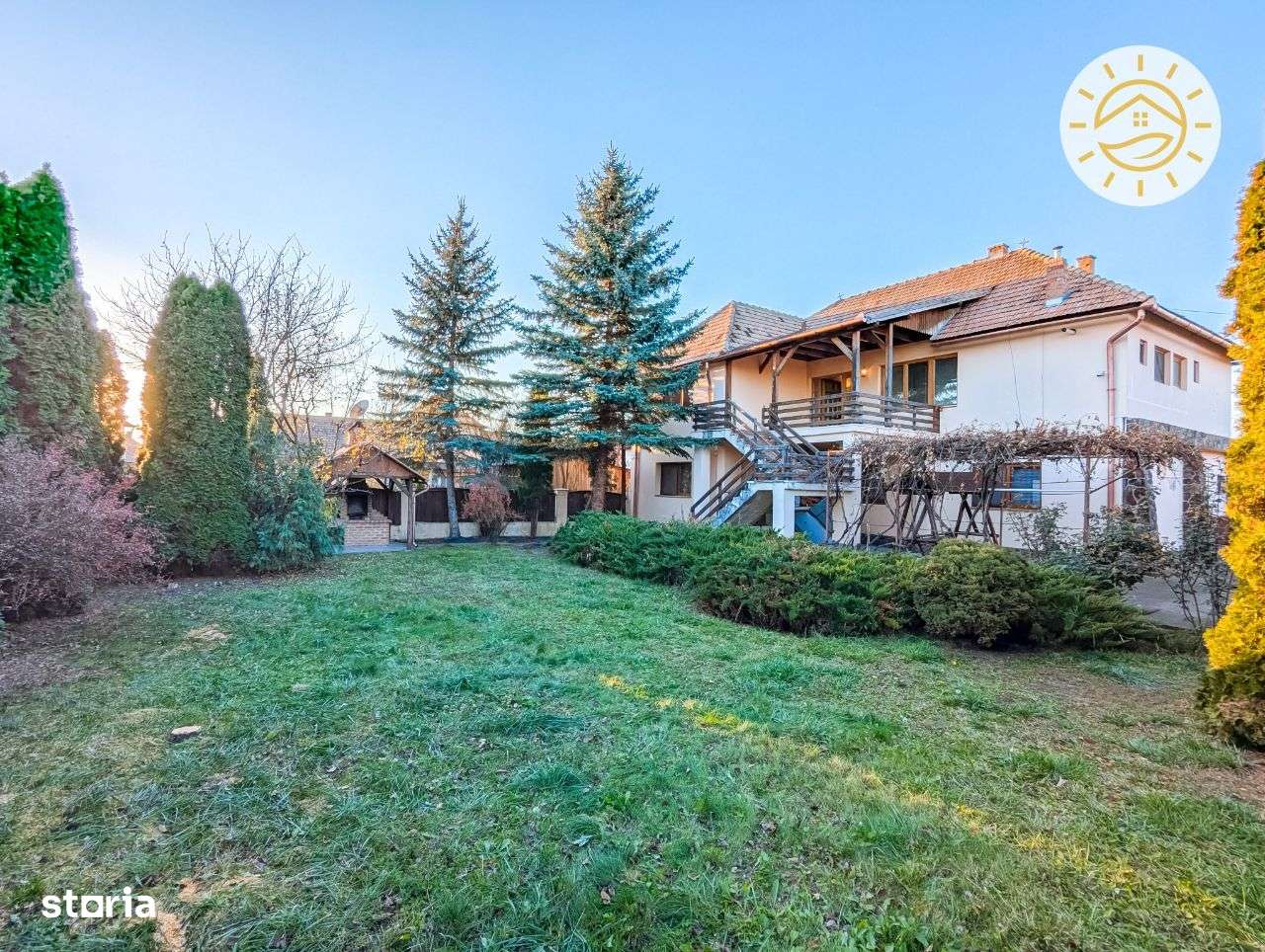 Casa zona Centrala cu 2 corpuri de casa + teren 980mp in Tg Secuiesc - Imagine principală: 1/8