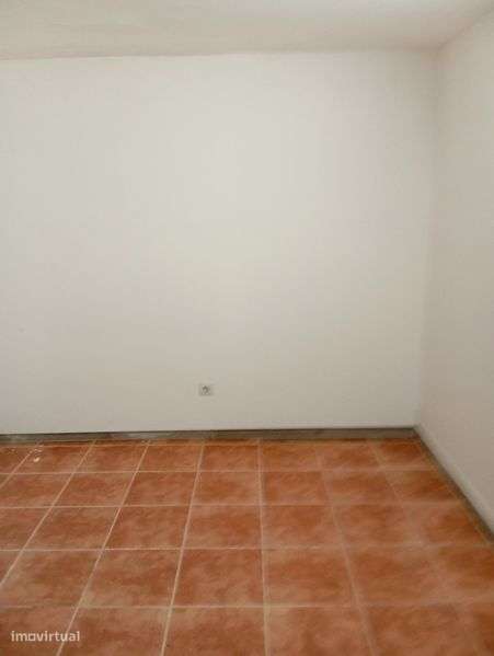 Arrendo Loja em São Domingos Benfica Lisboa . - Grande imagem: 2/12