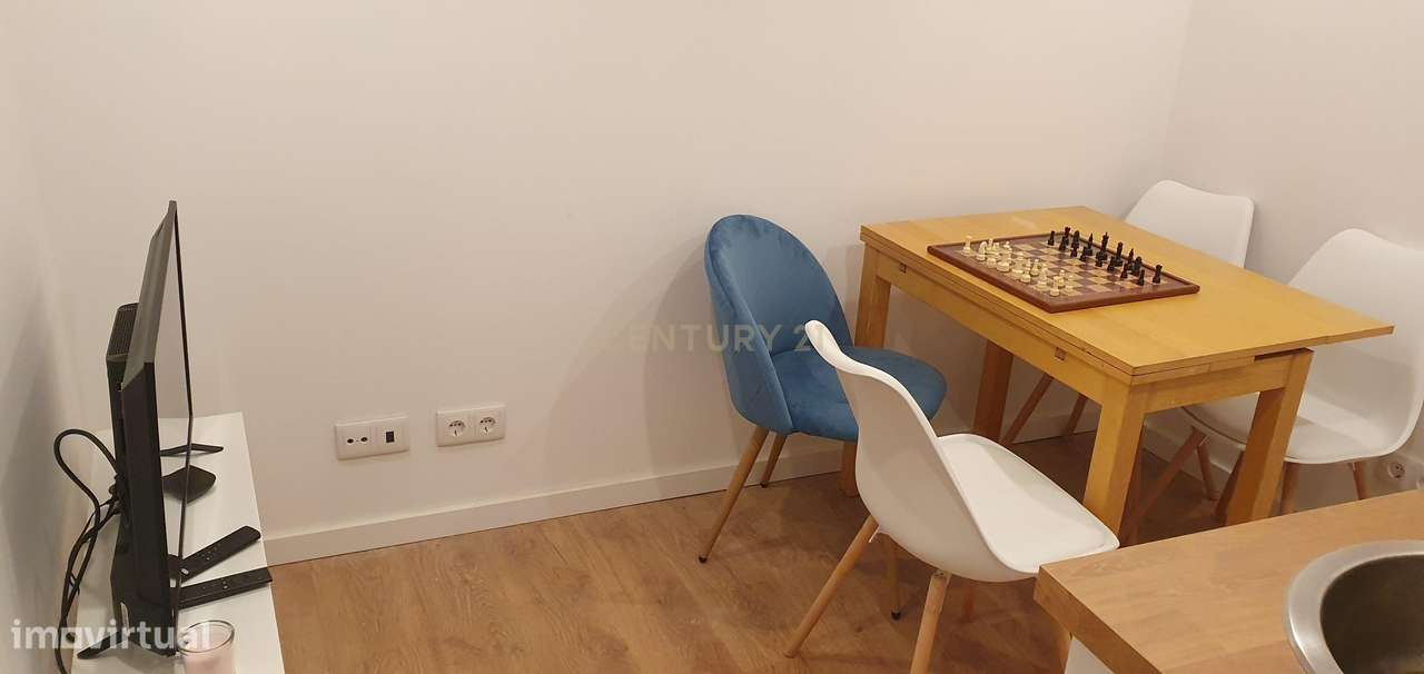 Prédio no Bairro Alto Remodelado com 3 Apartamentos e Loja, um Sonho p-28