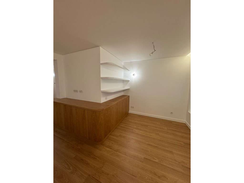 Moradia T3 com Garagem e Suite a venda na Maçã Sesimbra-12