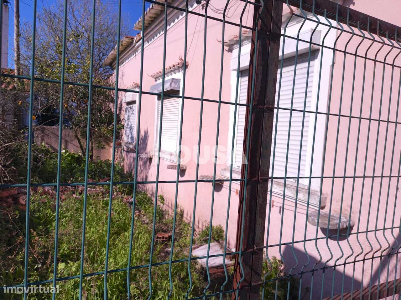 Moradia T5 com Logradouro, Garagem e Anexos | Centro da Marinha Grande-6