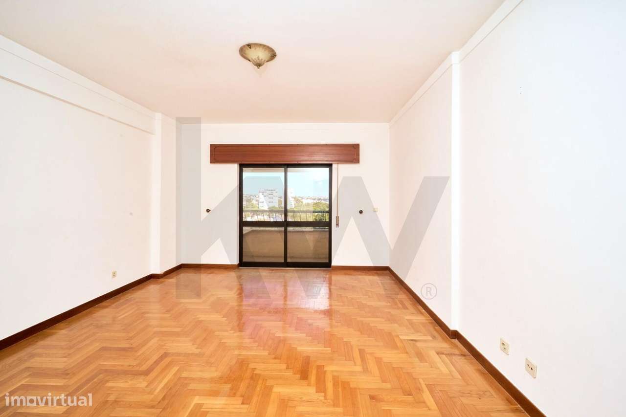 Penthouse Duplex T5 com Vista Desafogada e Excelente Potencial na Quin-16