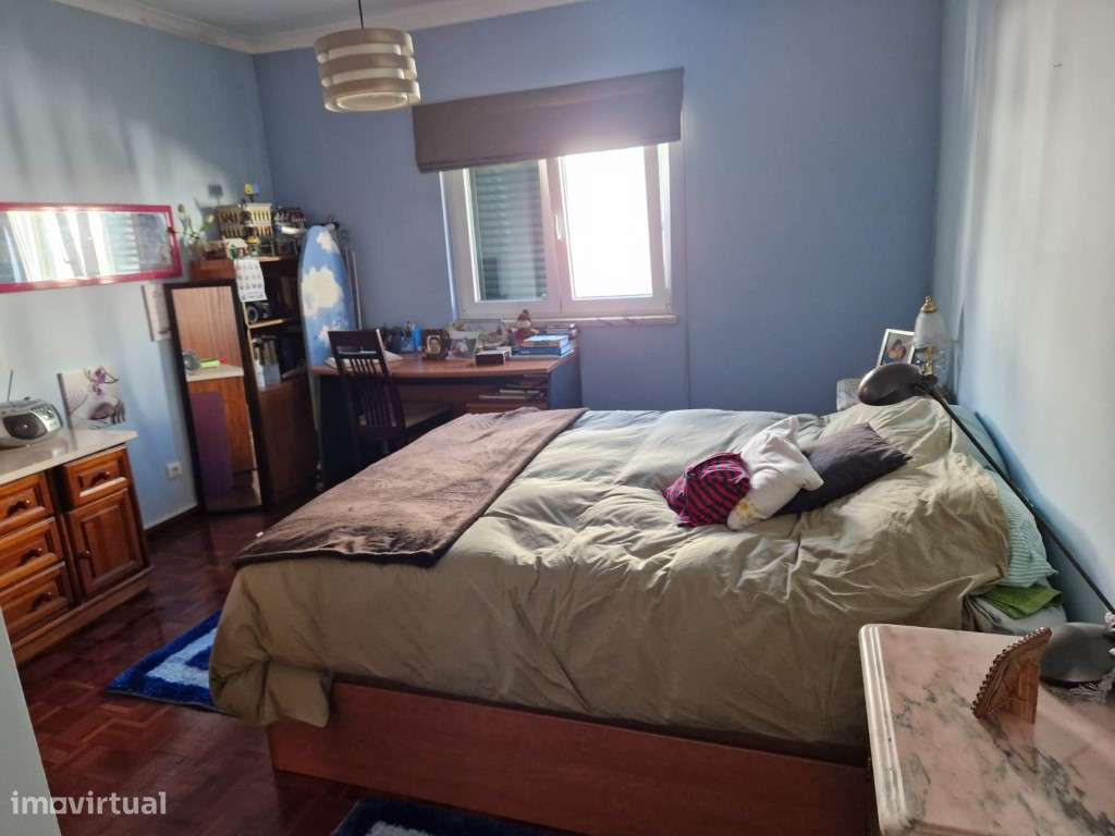 Moradia de 3 Pisos Com Garagem e Aproveitamento de Sótão-11