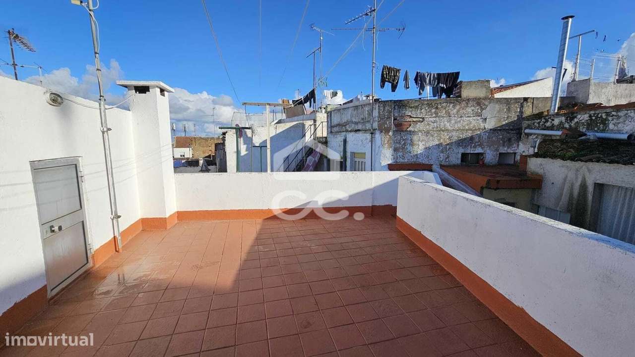 Casa térrea com terraço e aproveitamento de sótão.-15