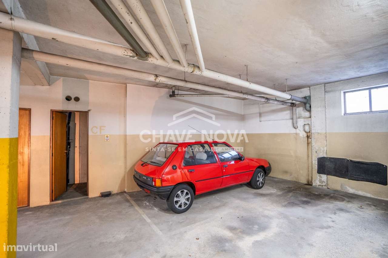 Apartamento T2  c/ Garagem, Varanda e Arrumos em Matosinhos-15