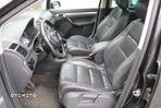 Volkswagen Touran 1.6 FSI Highline - 27