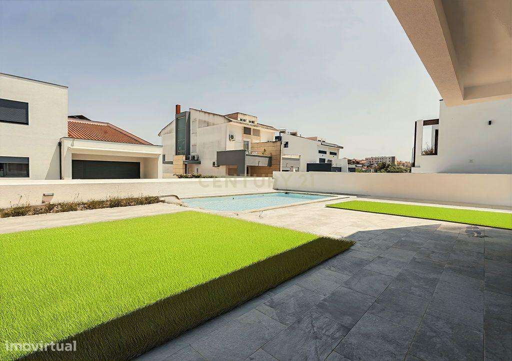 Moradia T4+1 de Luxo - Sobreda - Charneca de Caparica-39