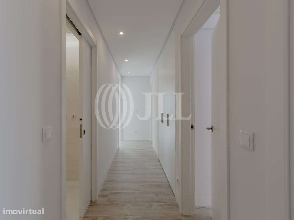 Apartamento T3 com varanda e garagem em Algés Oeiras-6