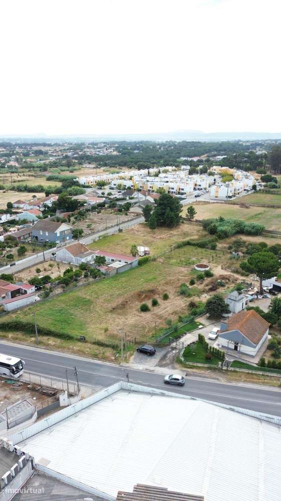 Terreno Urbano de 2406 m2 em Santo António da Charneca-0