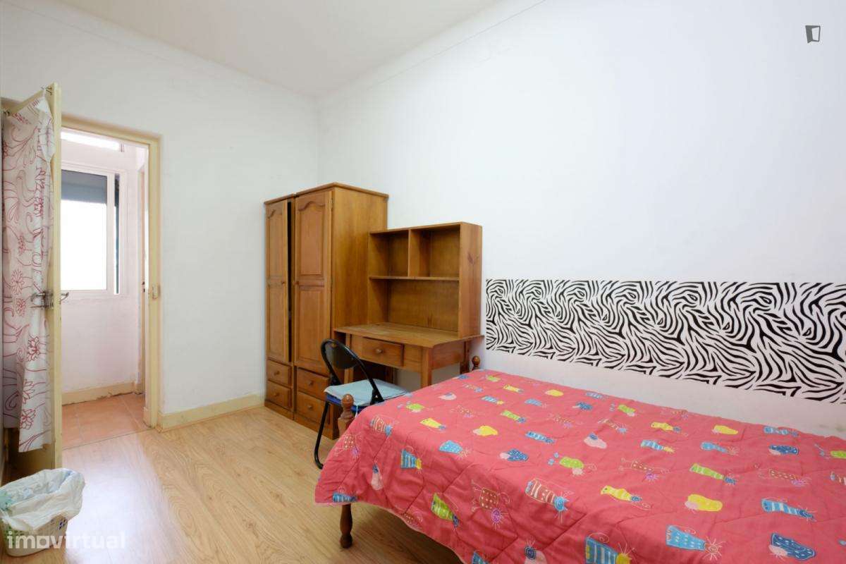 Quarto - localizado em Baixa Coimbra - Grande imagem: 5/6