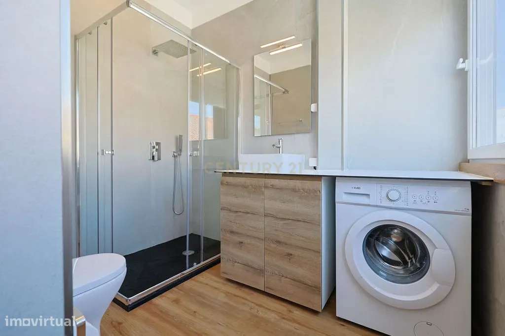 Excelente Apartamento Totalmente remodelado na Trafaria-13