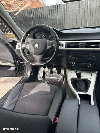 BMW Seria 3 318d - 11