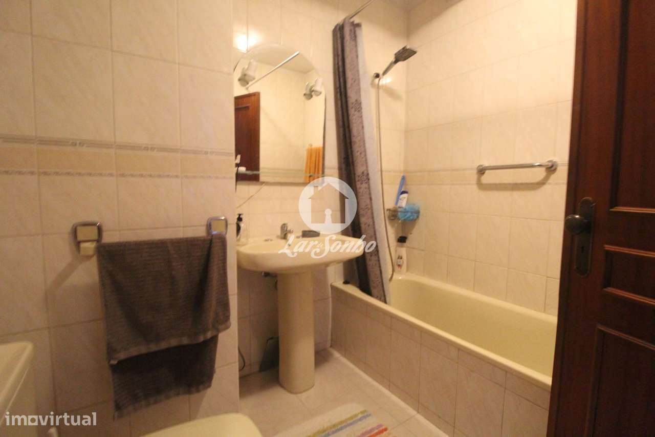 Apartamento T2, situado em Valongo-17