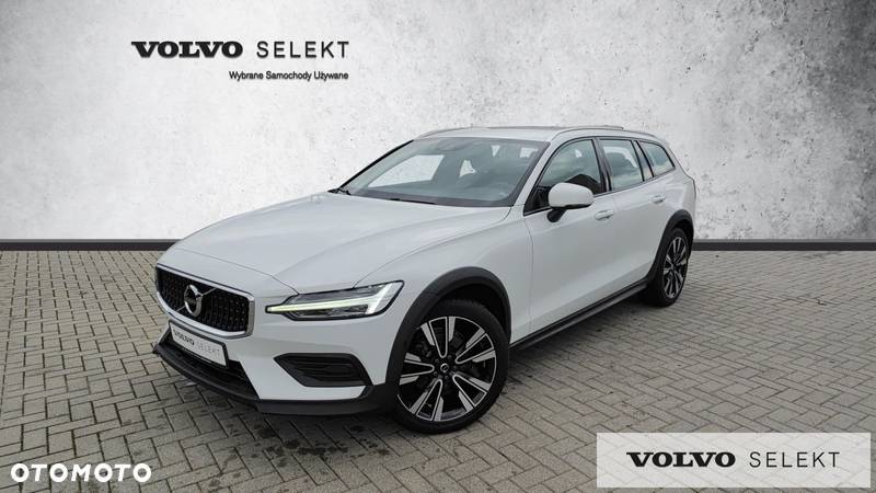 Volvo V60 Cross Country - 1