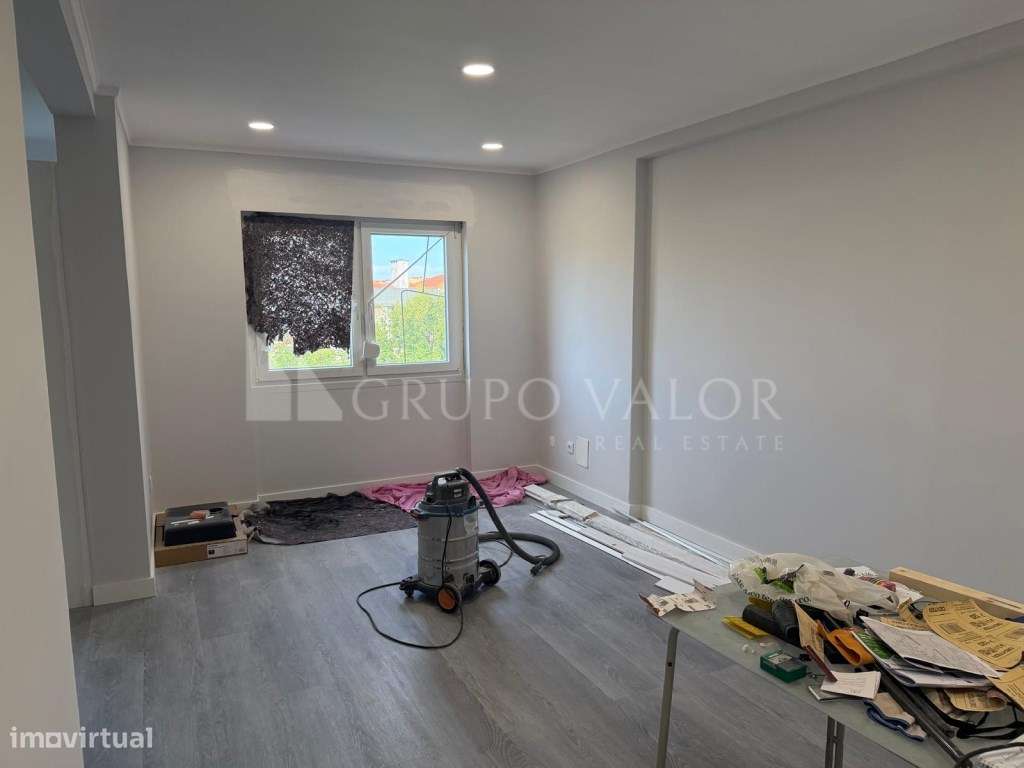 Apartamento T2 em remodelação total com Arrecadação, em Mem Martins-5