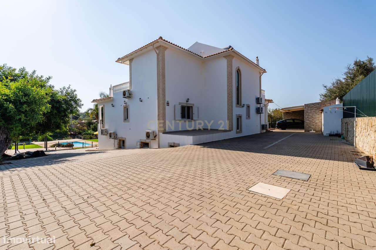 Moradia com piscina e garagem, 3 quartos e espaço independente com 2 q - Grande imagem: 5/40