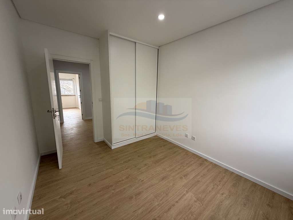 T3 Remodelado com Suíte e Varandas - Odivelas - Grande imagem: 4/14