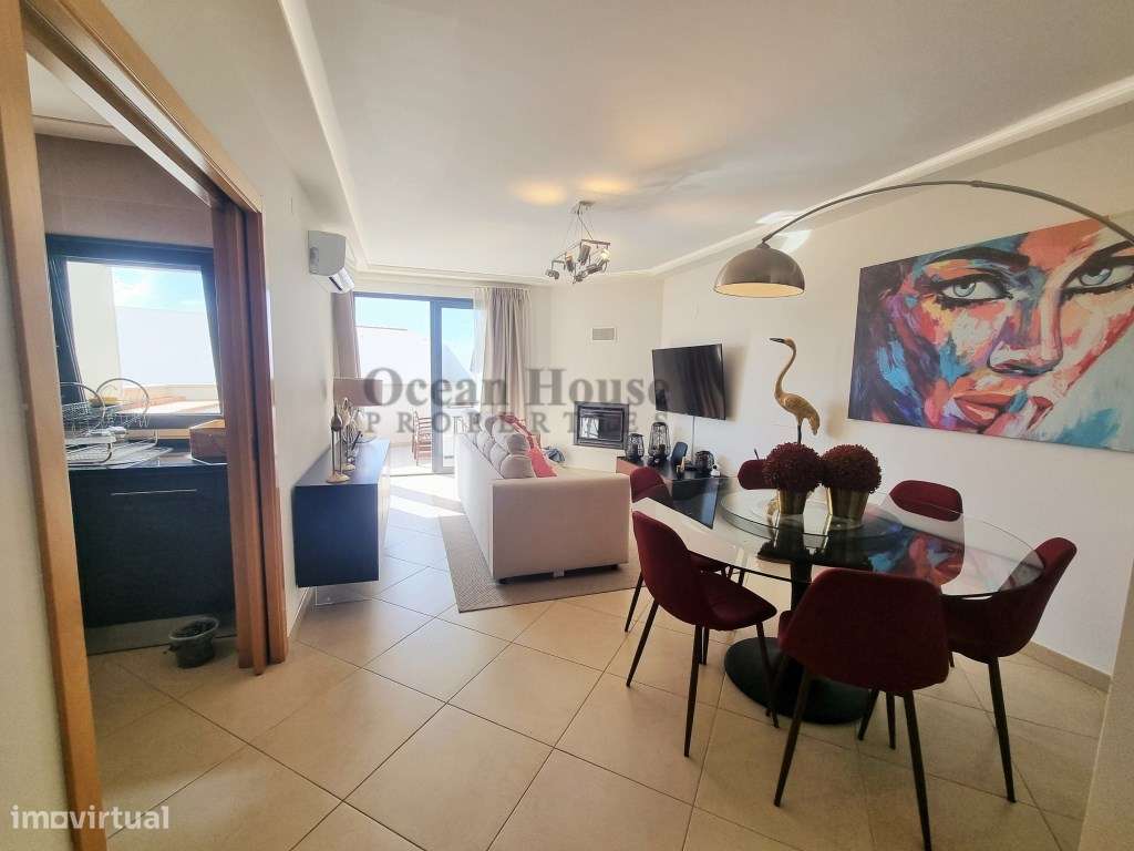 Moradia moderna com piscina e garagem em condomínio - Vilamoura-1