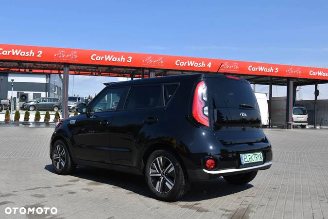 Kia Soul EV Plug - 10