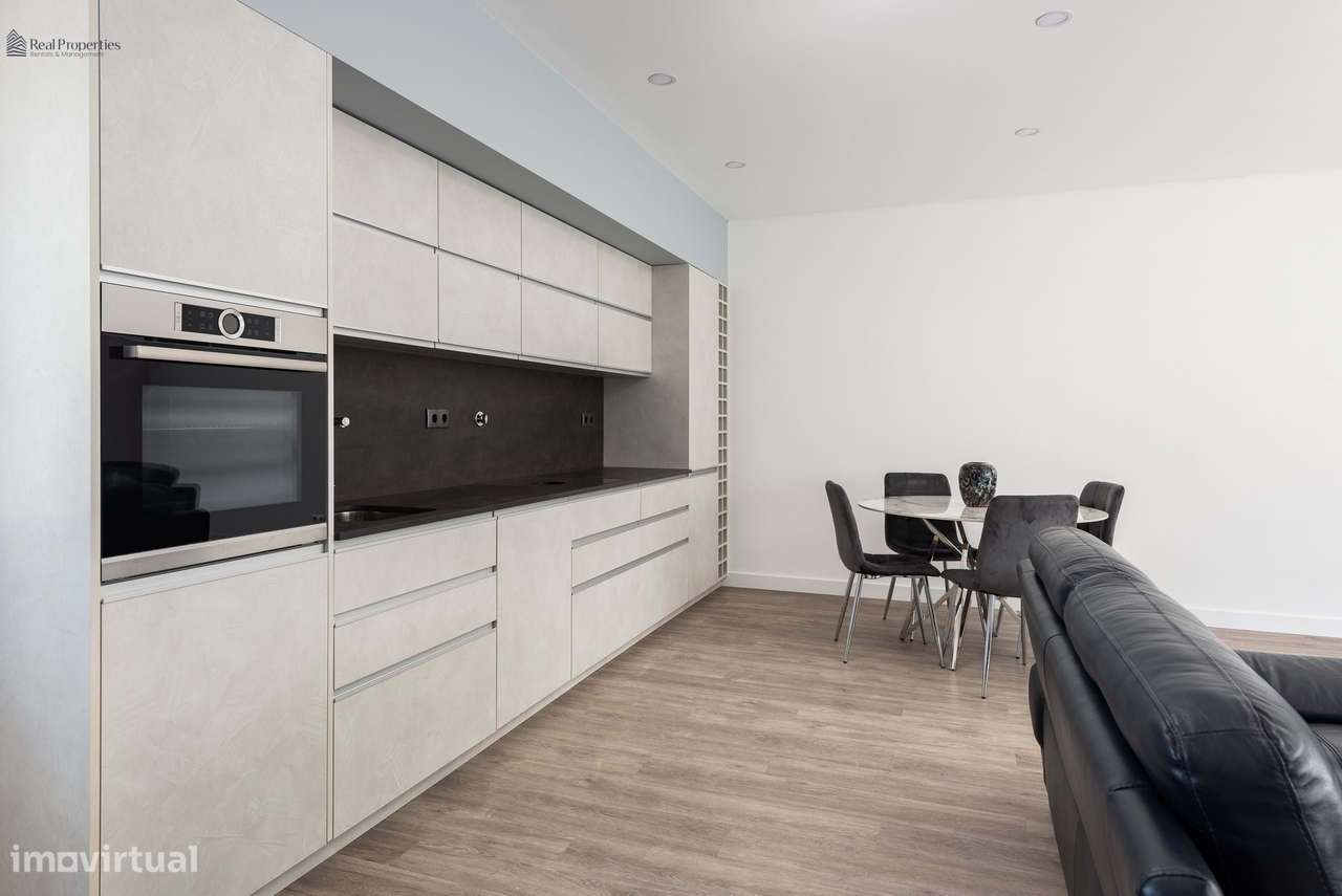 Moradia T3 Moderna com Piscina Privada e Garagem a 5 Minutos das Praia - Grande imagem: 2/30