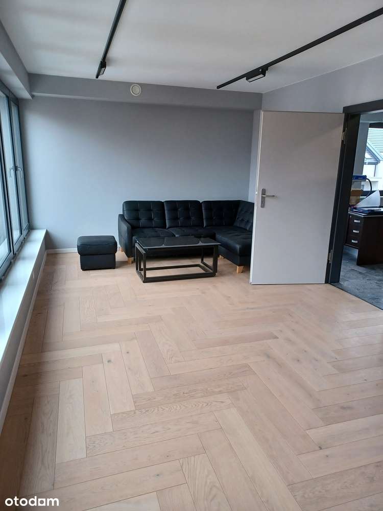 Nowoczesny budynek handlowo-usługowo-biurowy, KSM ul. Zagórska-11