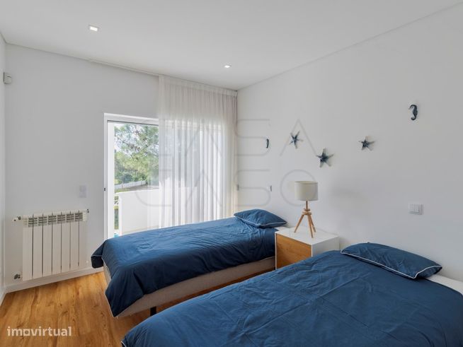 Moradia geminada T4 na Prestigiada Zona de Soltroia Rio-27