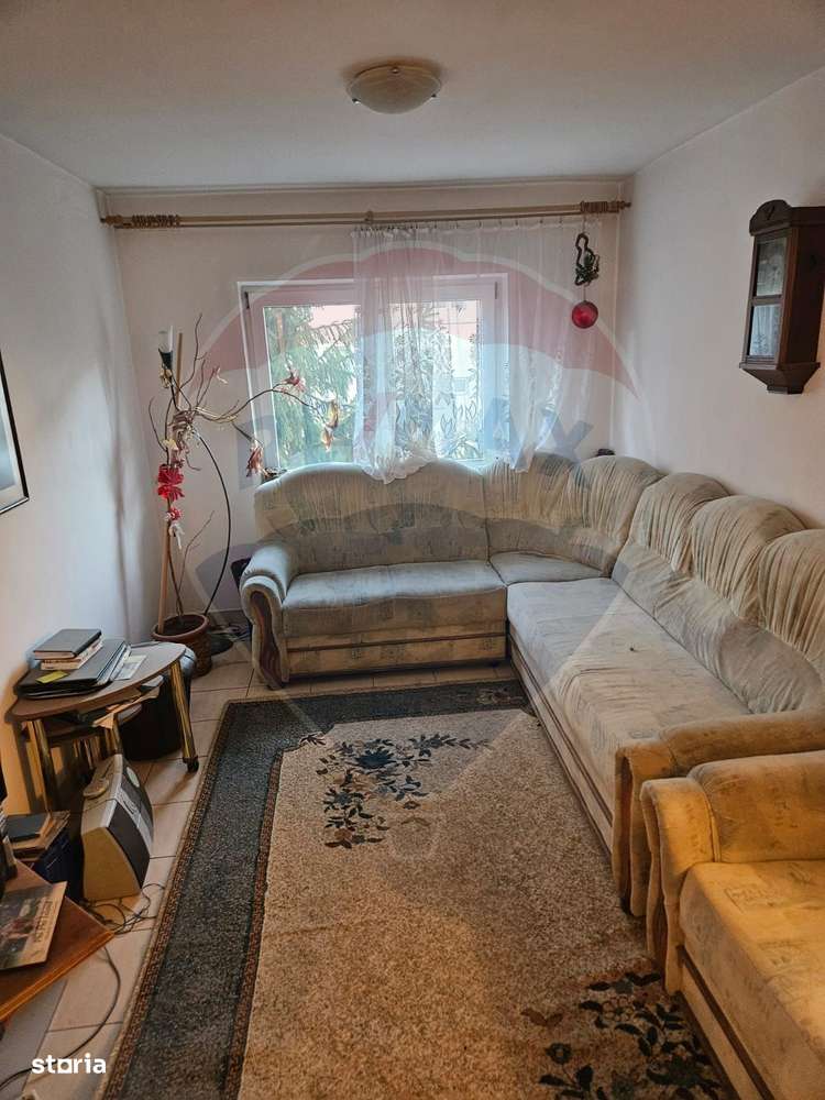 Apartament cu 3 camere de vânzare, str. Hortensiei-8