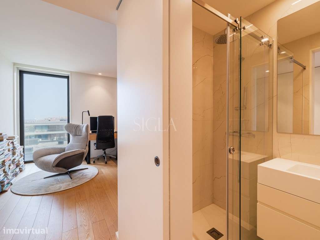 Penthouse T3 com piscina no terraço - Primeira linha de Mar-26