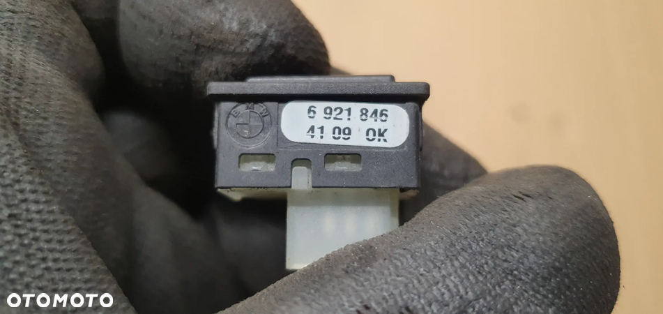 Przełącznik otwierania klapy bagażnika BMW 5 E61 6921846 - 4