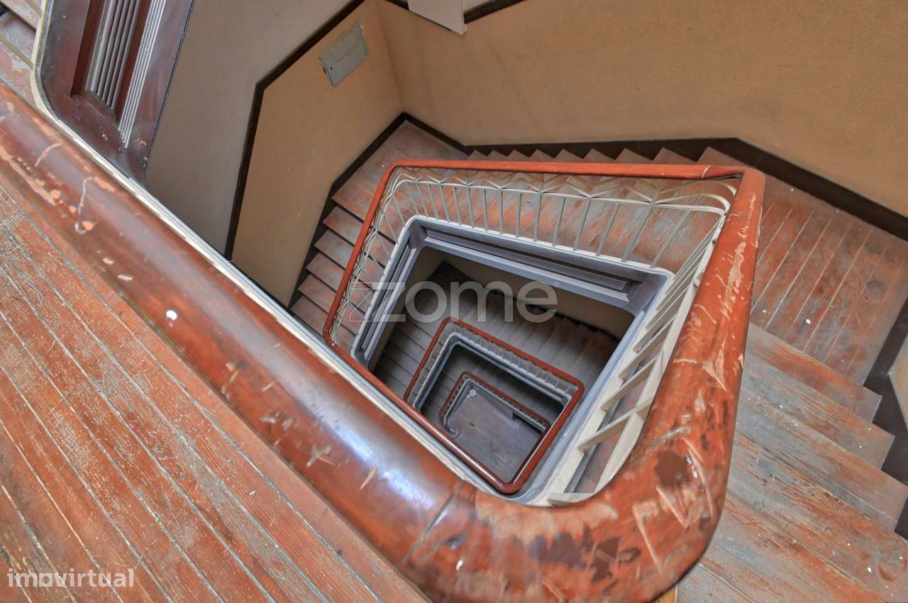 Apartamento T2+1 Renovado na Avenida Almirante Reis-3