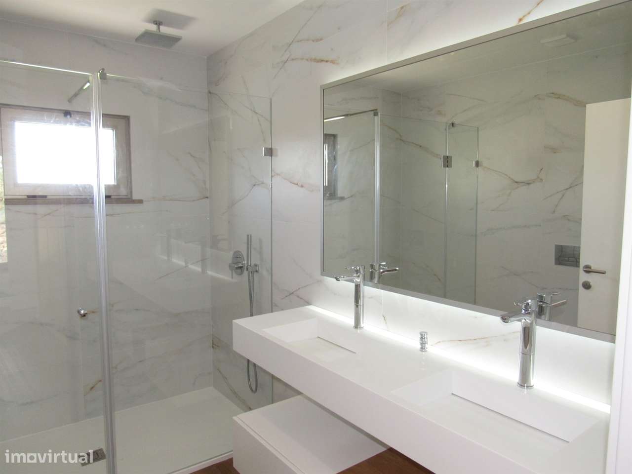 Moradia contemporânea 4 quartos a estrear-13