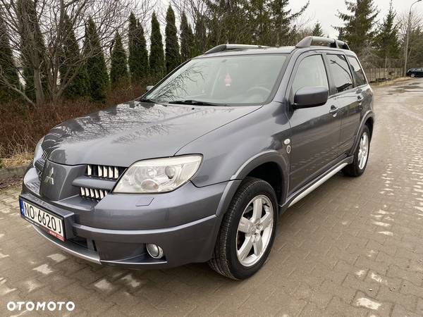 Mitsubishi Outlander - 1