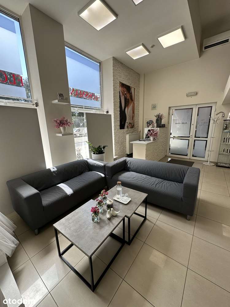 Lokal handlowo - usługowy przy ulicy Piłsudskiego-6