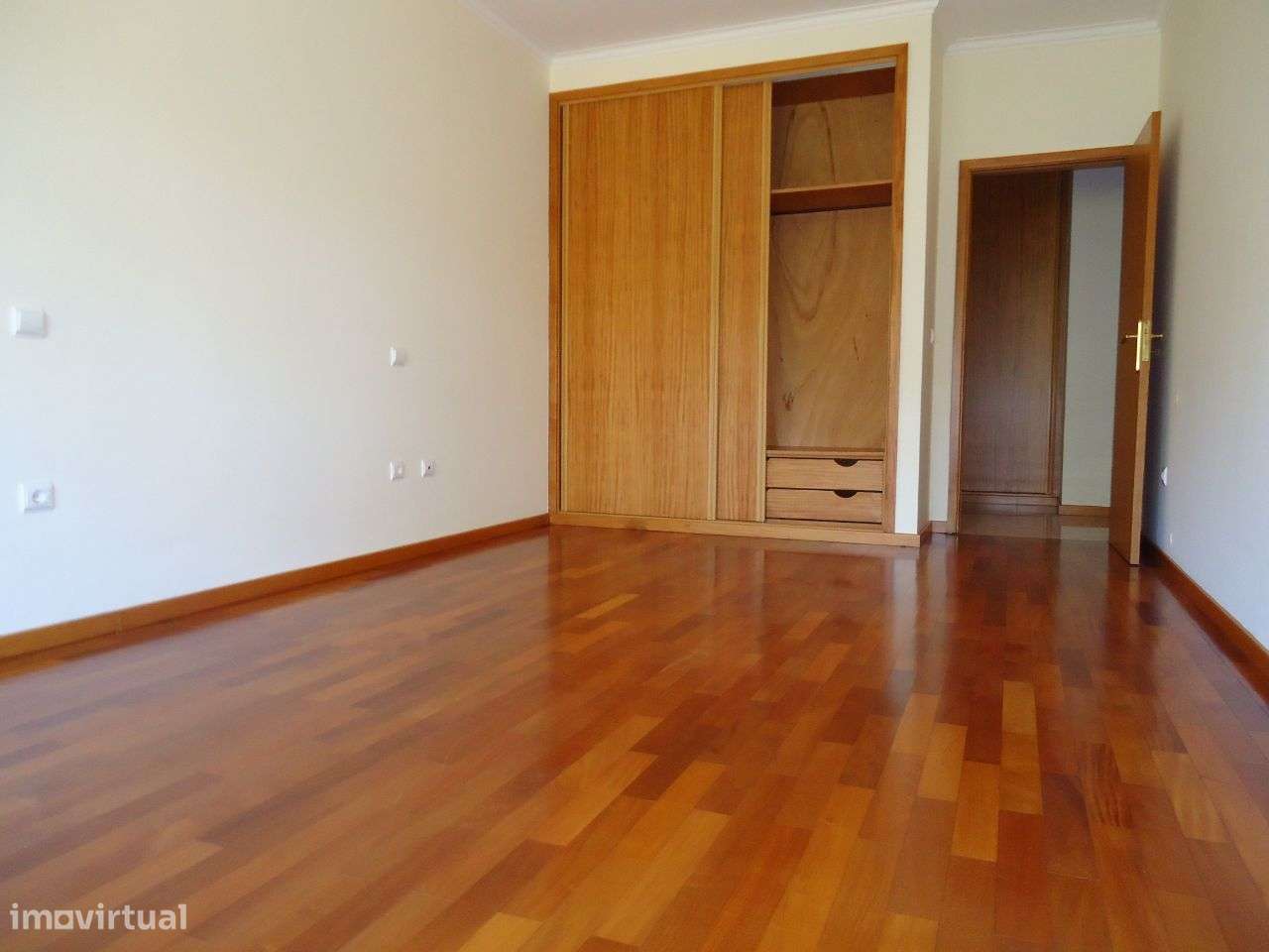 T2 com garagem fechada, em São João de Ver-8