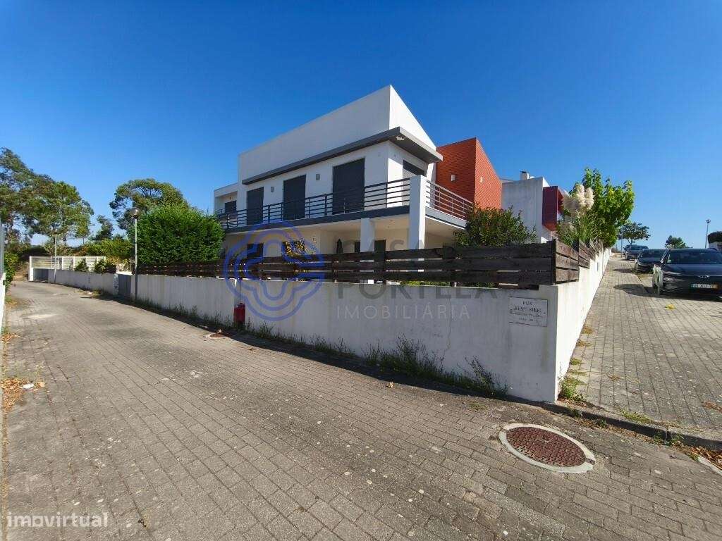 Moradia T4 individual com suite - Grande imagem: 1/53